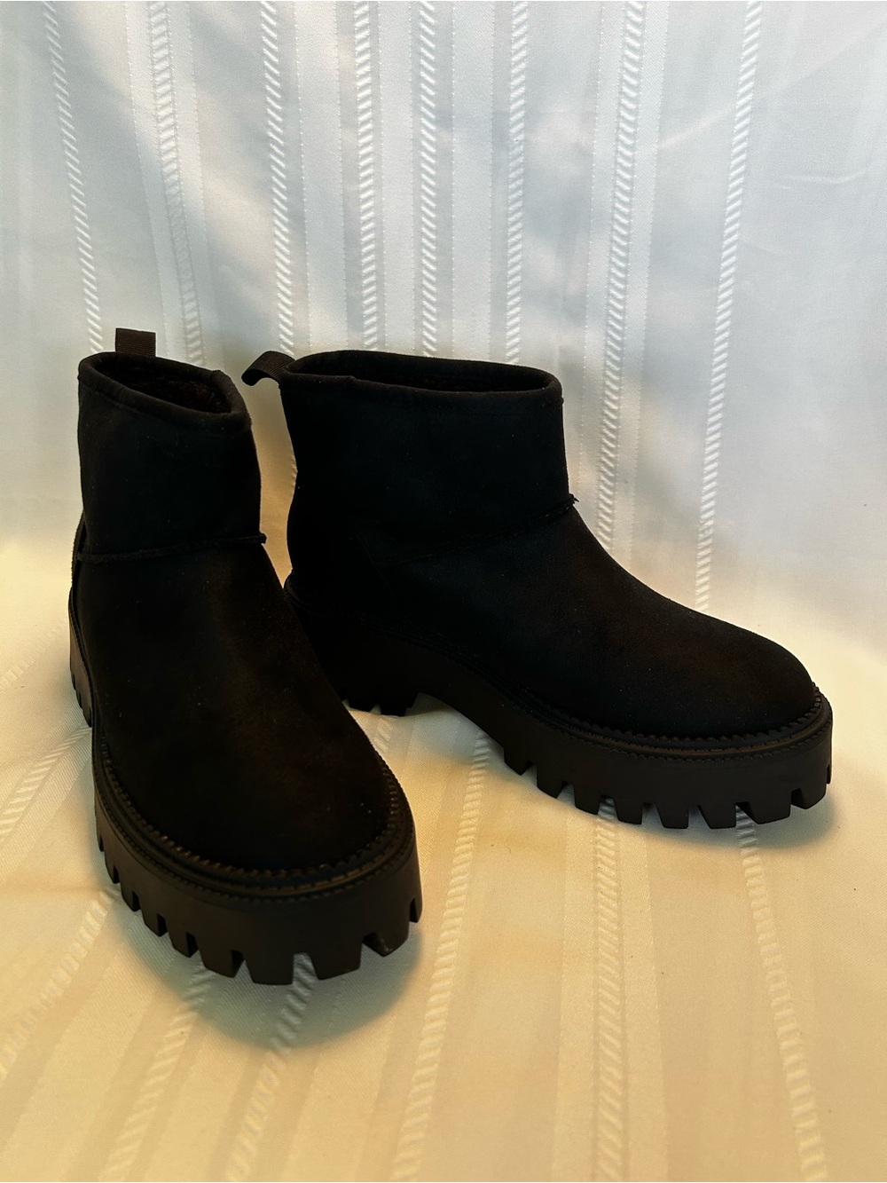 Dolce Vita Laker Womens 7.5 Black Platform Ankle Boots Faux Suede & Fur Lug
